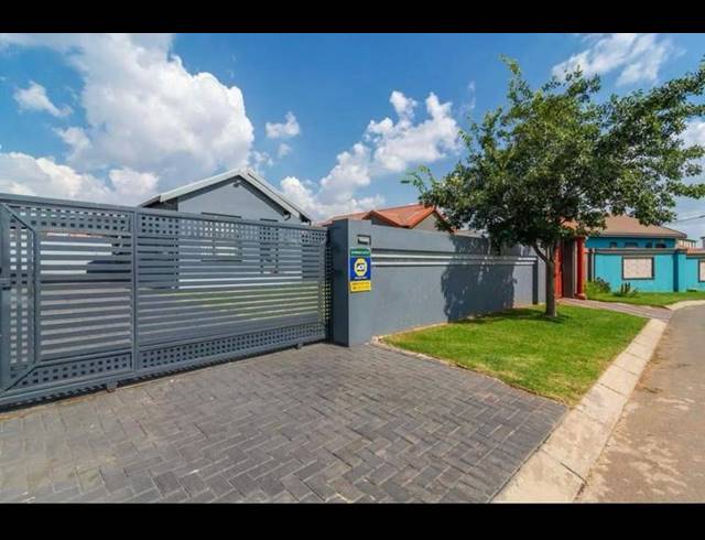 3 BEDROOM PROPERTY TO RENT IN FLEURHOF